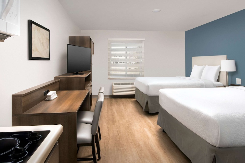 Standard Room, 2 Queen Beds, Non Smoking photo 3