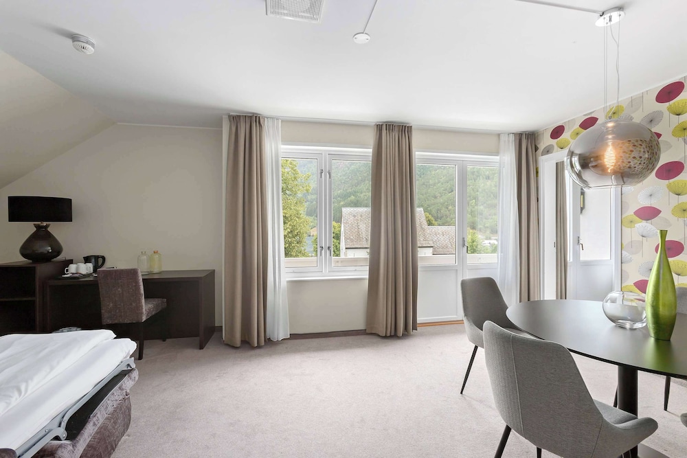 Junior Suite, 1 King Bed, Balcony, Sea View (with Sofabed) - Photo 5