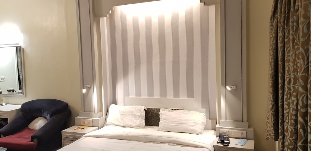 Room - Photo 4