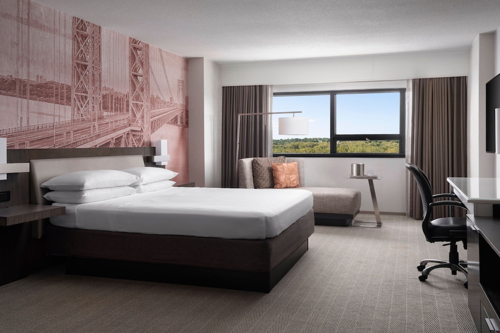 Club Room, 1 King Bed - Photo 1