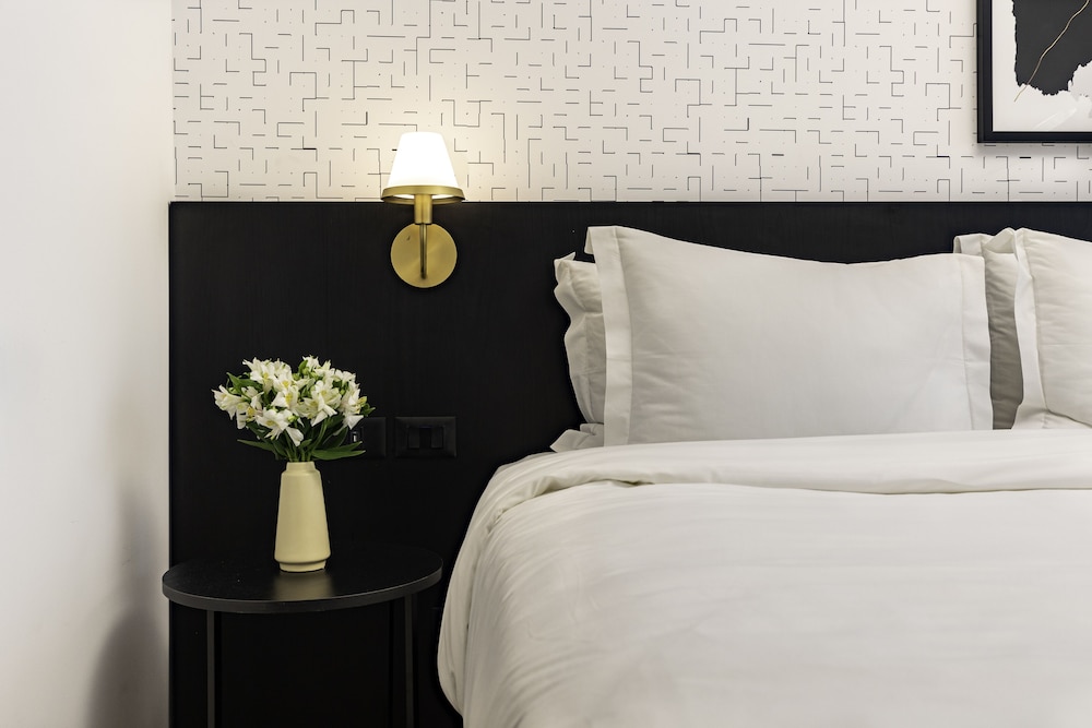 Deluxe Double Room, Multiple Beds - Photo 3