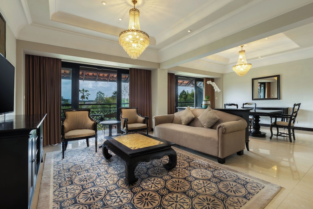 Executive Room, 1 King Bed, Balcony, Mountain View photo 2