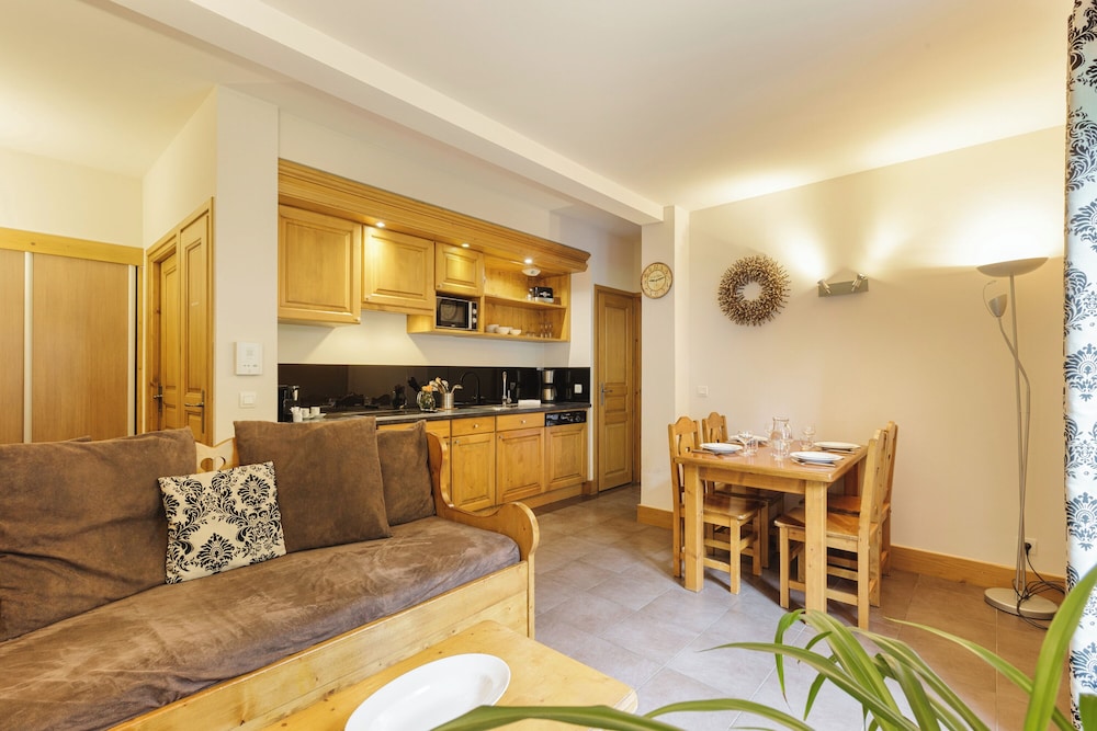 Family Apartment, Multiple Bedrooms (Vallorcine Buet 01 ski in / ski out) Family Apartment, Multiple Bedrooms (Vallorcine Buet 01 ski in / ski out)