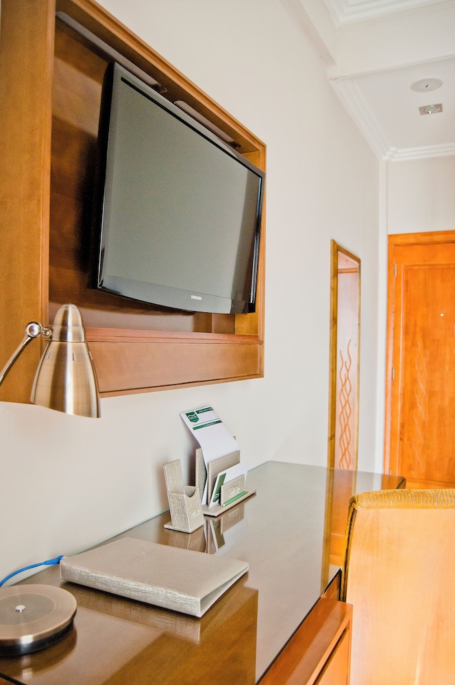 Family Room, Balcony, City View photo 3