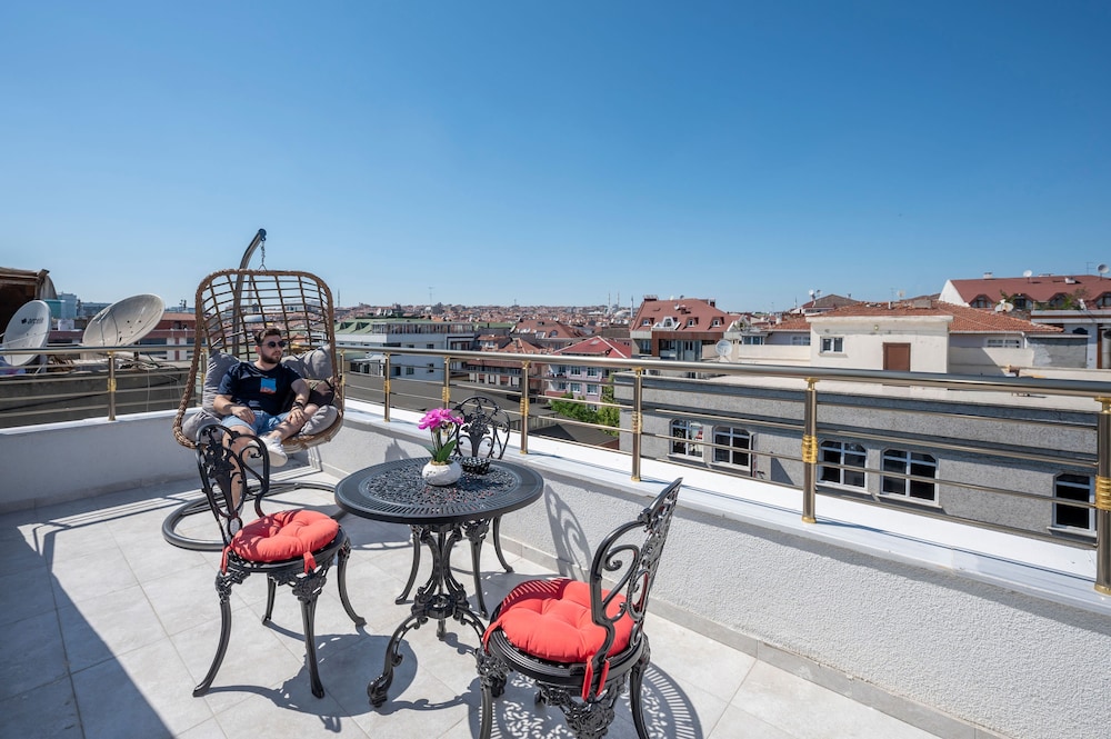 Deluxe Double Room with Balcony photo 2