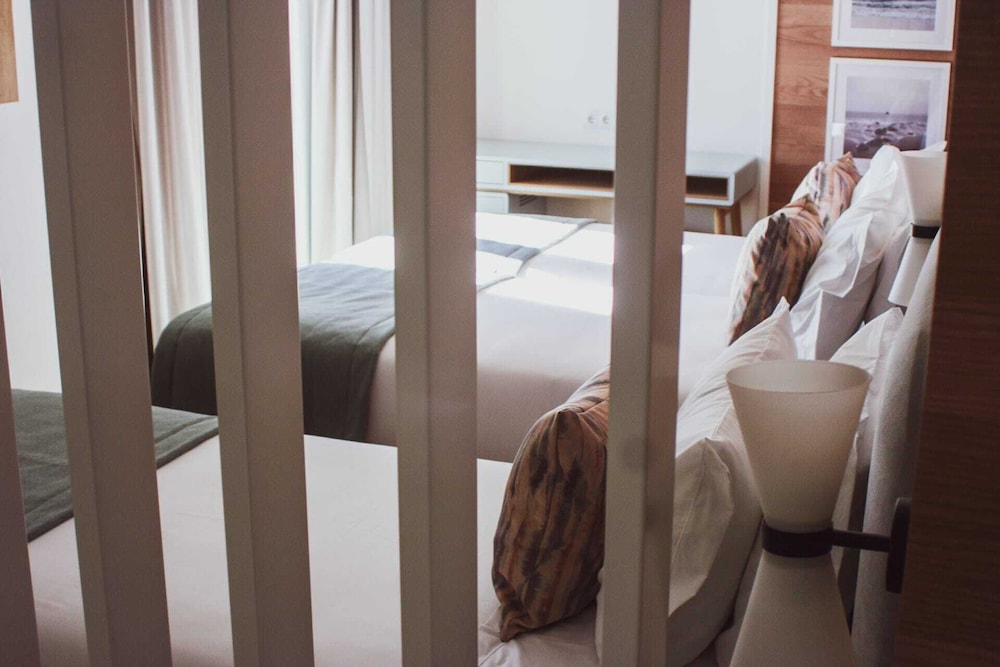 Standard Twin Room - Photo 9