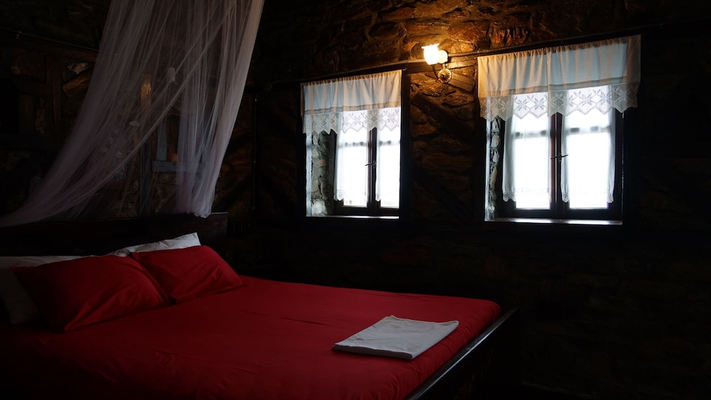 Traditional Double Room, 1 Double Bed with Sofa bed, Fireplace, Mountain View photo 2