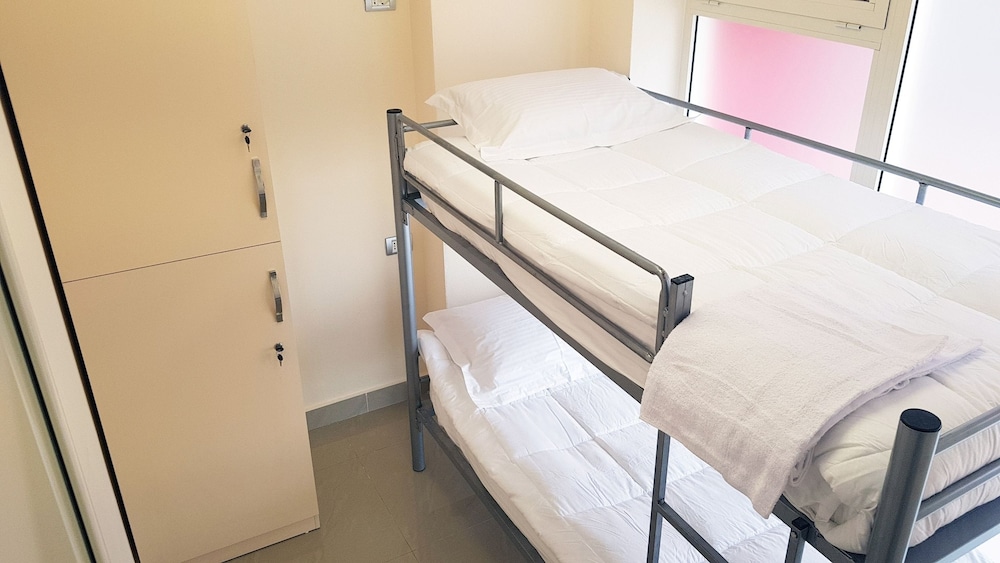Shared Dormitory, Shared Bathroom - Mountain View