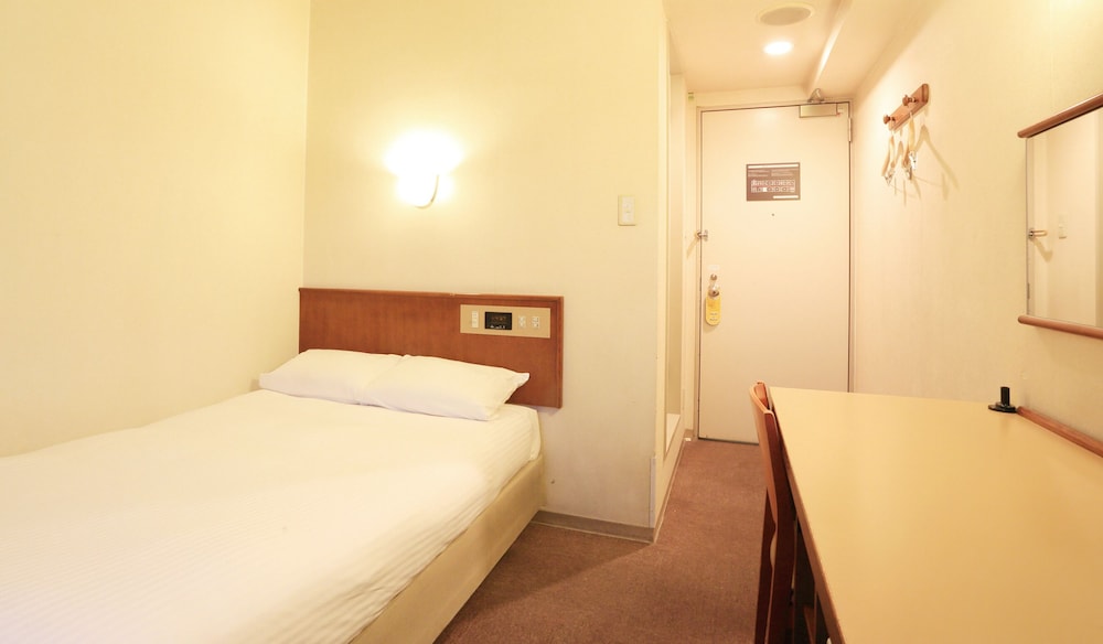 Semi Double Room, Smoking