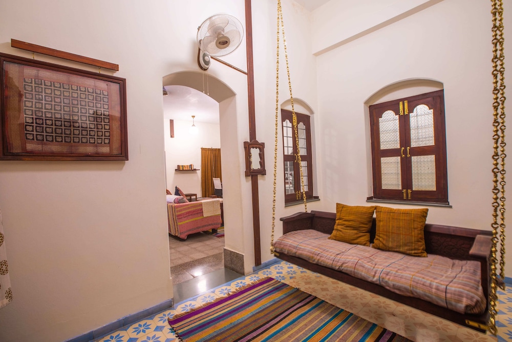 Modern Heritage Grand Suite - Photo 9