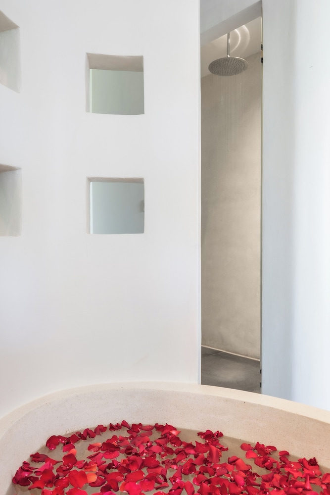 Classic Suite Free Laundry + Daily 60Min Massage + Mini Bar + Airport Pick-Up - Photo 3