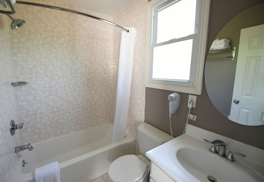 Waterview Queen Room photo 3