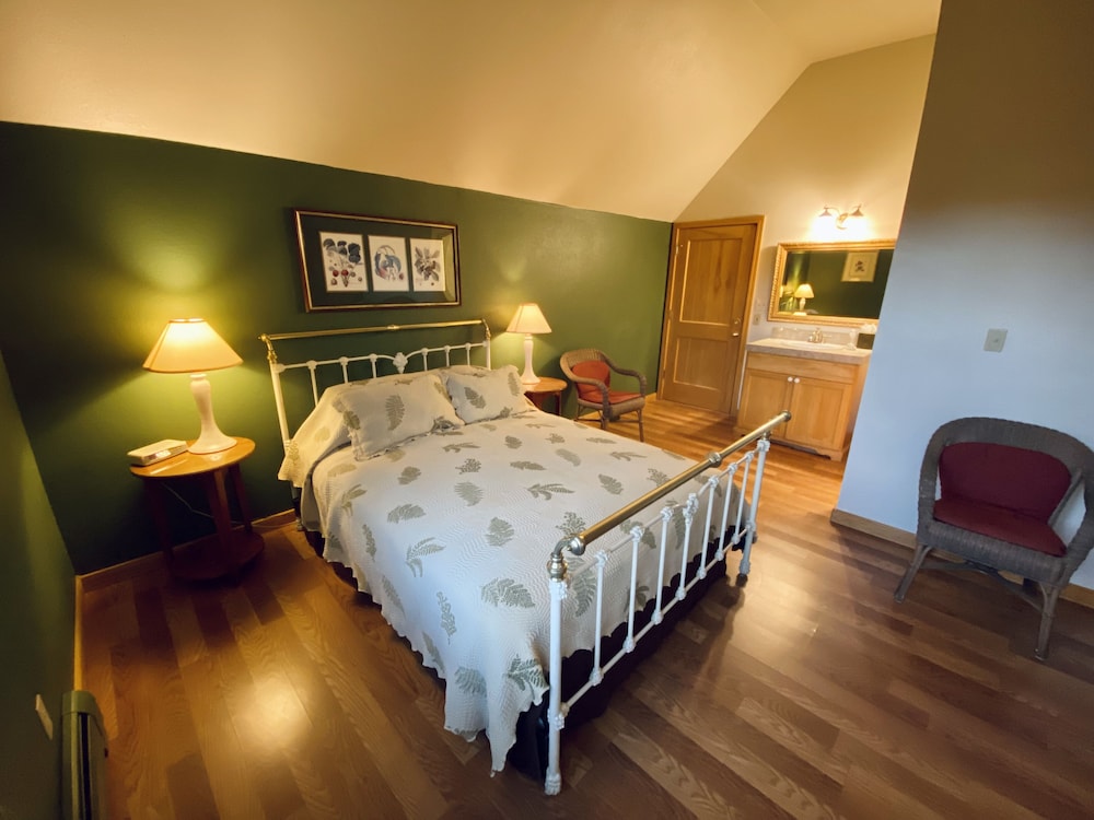 Deluxe Double Room, Ensuite, Garden View (Granny Smith)