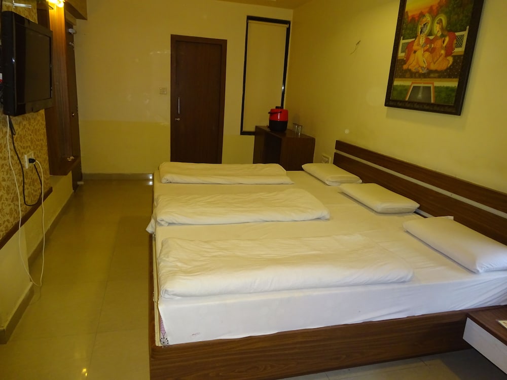 Classic Room, Multiple Beds, Non Smoking photo 2