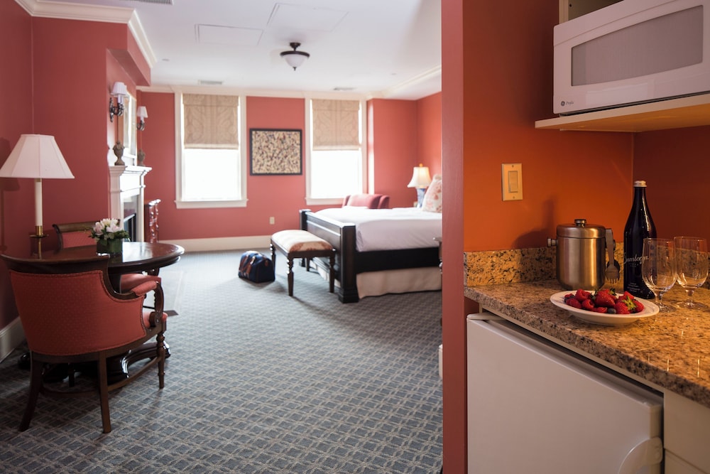 Superior Room, 1 King Bed (Superior King ADA Compliant Room) photo 3
