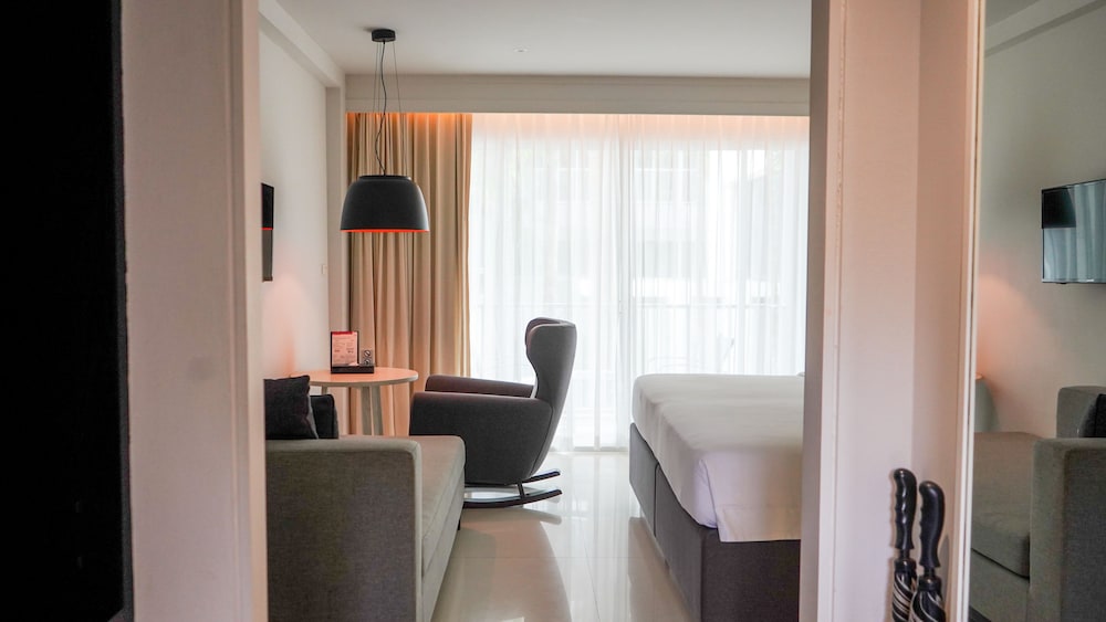 Deluxe Room - Photo 4
