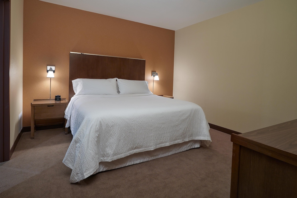 Deluxe Room, 1 King Bed with Sofa bed photo 2