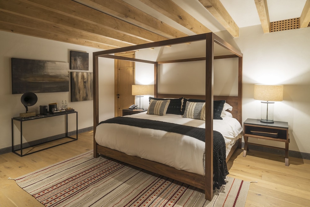 Suite 4 photo 1
