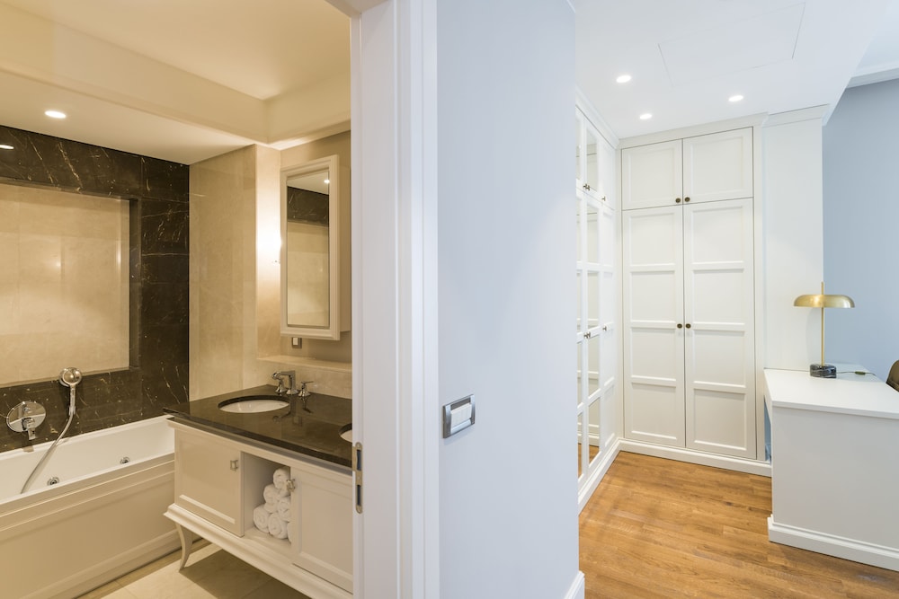 Apartment, 3 Bedrooms, Balcony (Kitchenette) photo 3