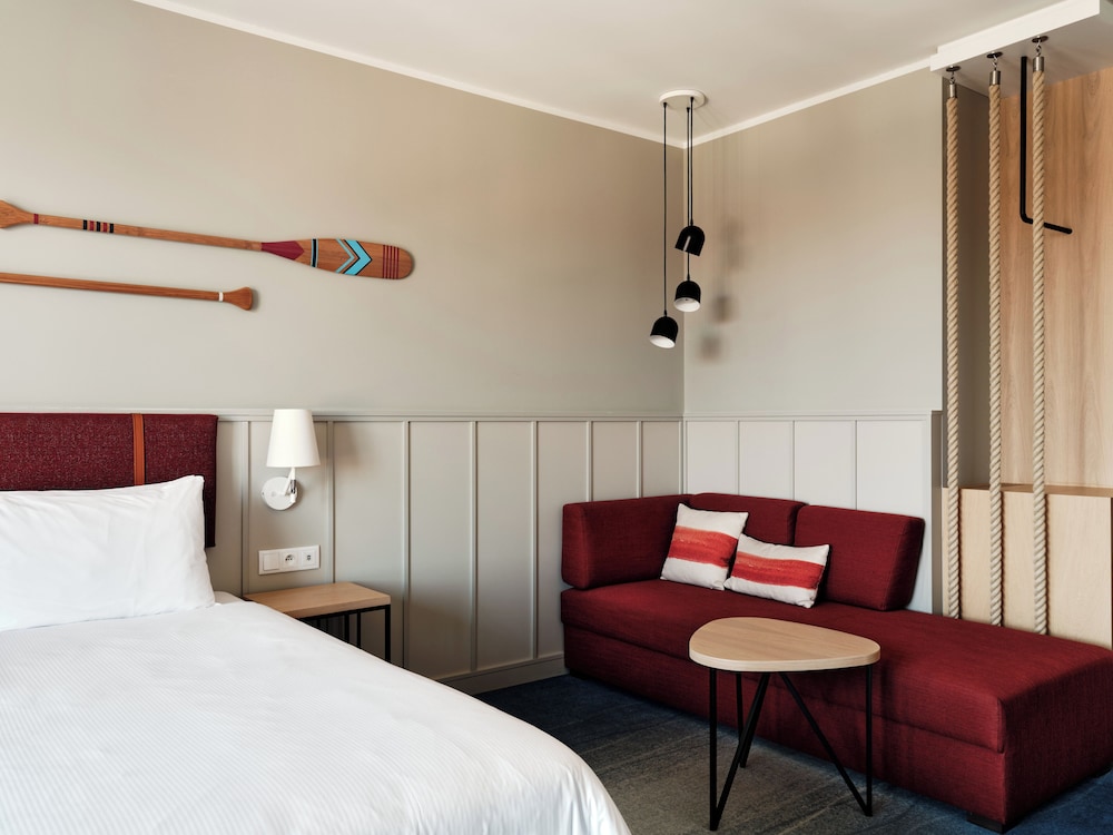 Standard Room, 1 Queen Bed with Sofa bed - Photo 6