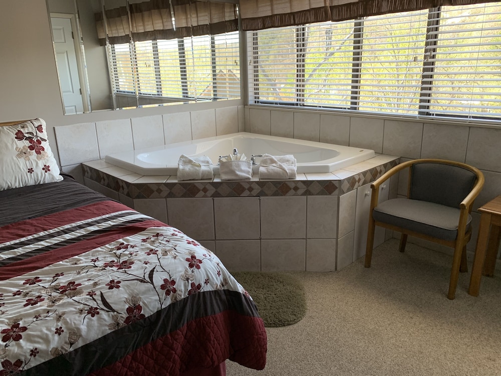 Condo, 1 Bedroom, Jetted Tub (502) photo 2