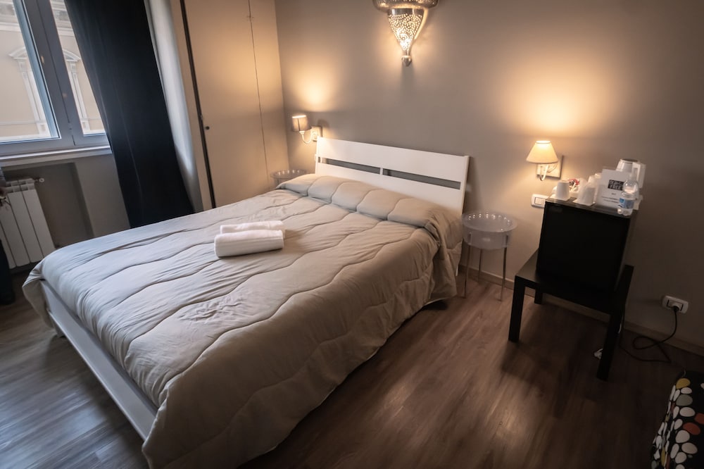 Classic Double Room, 1 Bedroom, Private Bathroom (1-2) - Photo 1