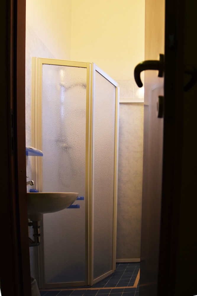 Quadruple Room - Photo 5