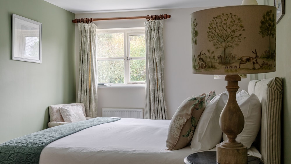 Classic Double or Twin Room, Ensuite, Garden View photo 2