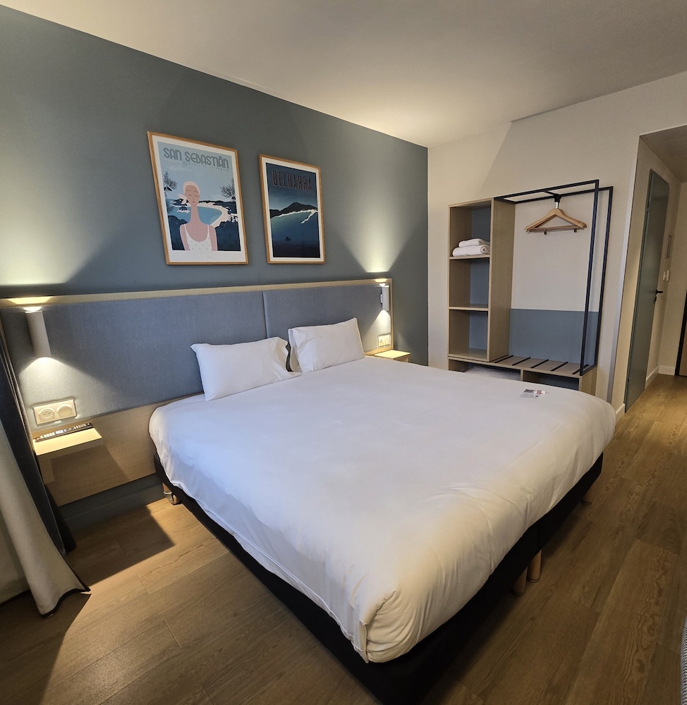 Superior Room, 1 King Bed - Photo 4