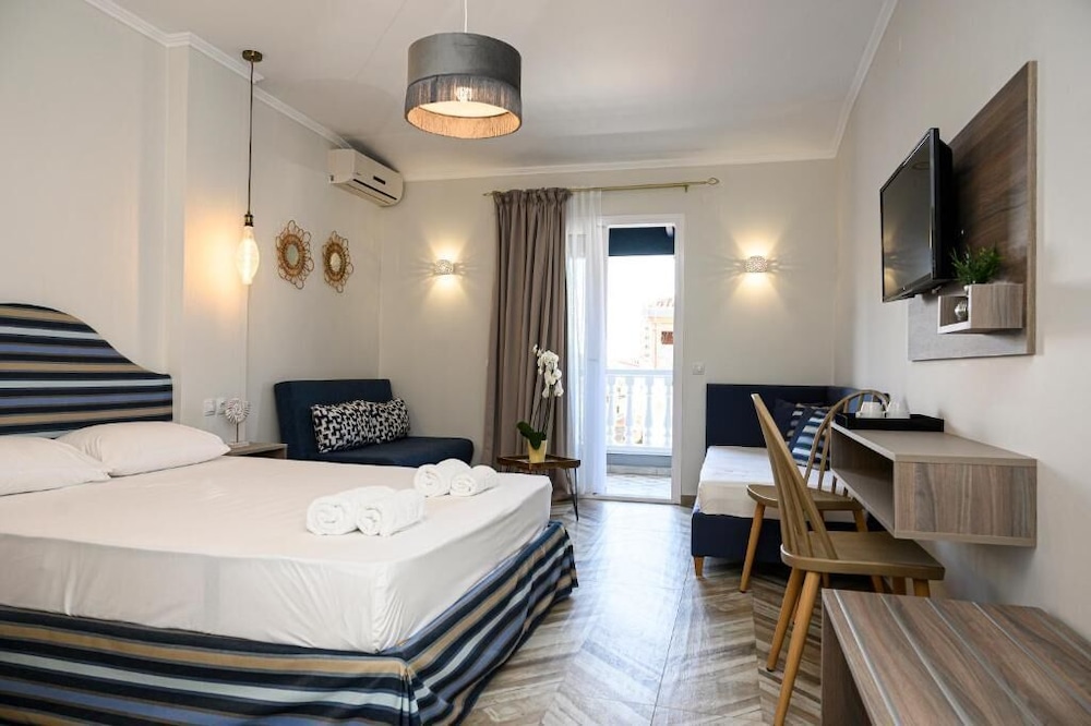 Executive Quadruple Room photo 1