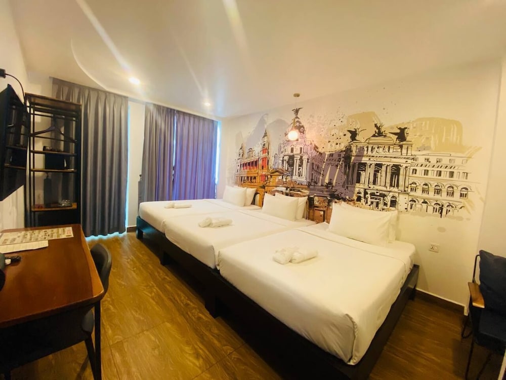 Deluxe Triple Room, Multiple Beds, Balcony, City View photo 1
