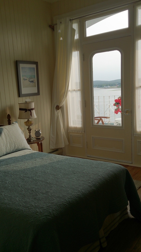 Family Room (Vicaire)