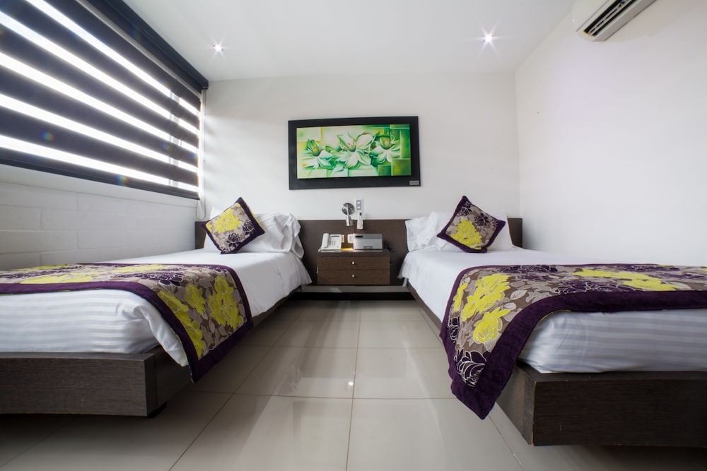 Standard Twin Room - Photo 3