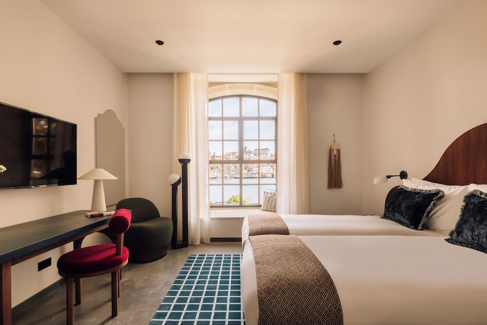 Suite, 2 Bedrooms, River View - Photo 6