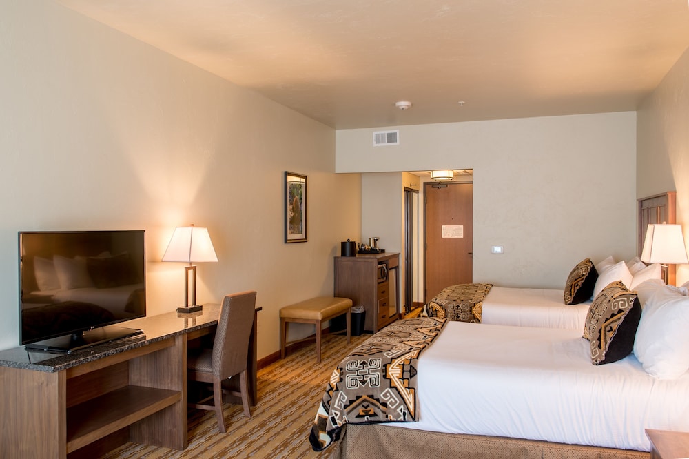 Deluxe Room, 2 Queen Beds with 1 Sofa bed photo 2