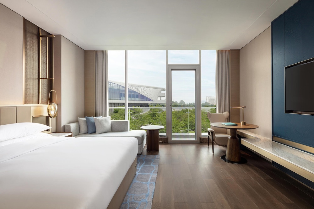 Room, 1 King Bed, Balcony photo 1