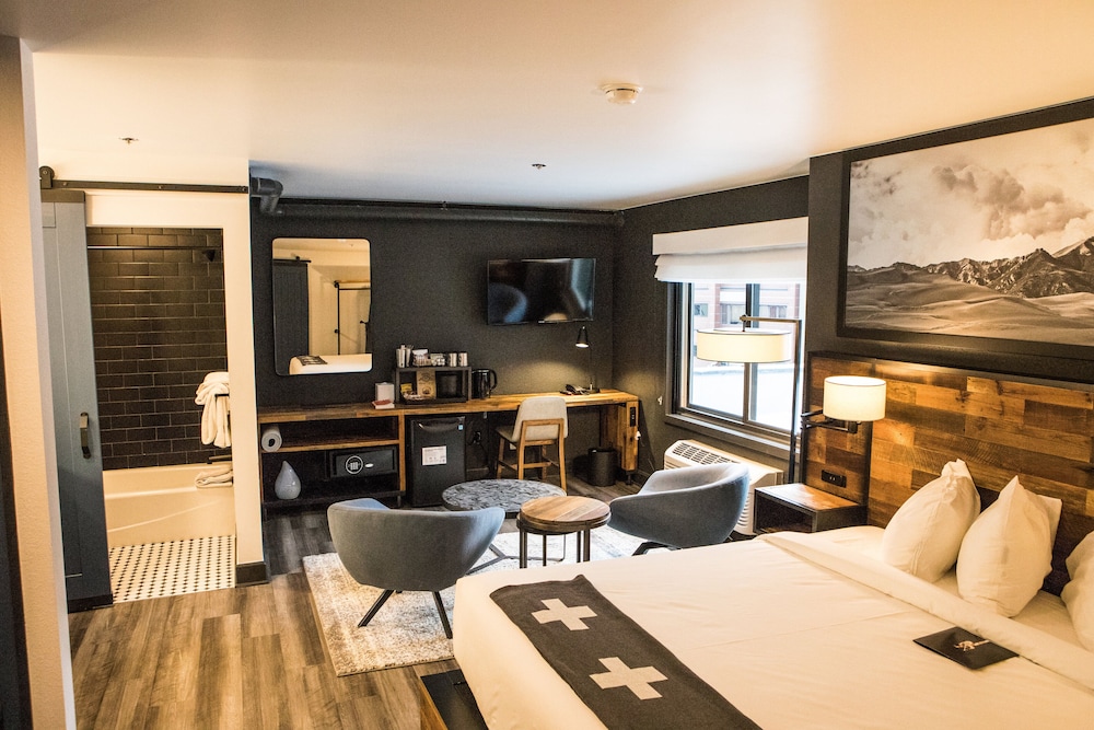 Suite, Multiple Beds (Trekker) photo 2