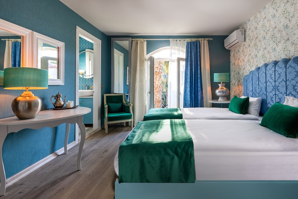 Deluxe Room - Photo 10