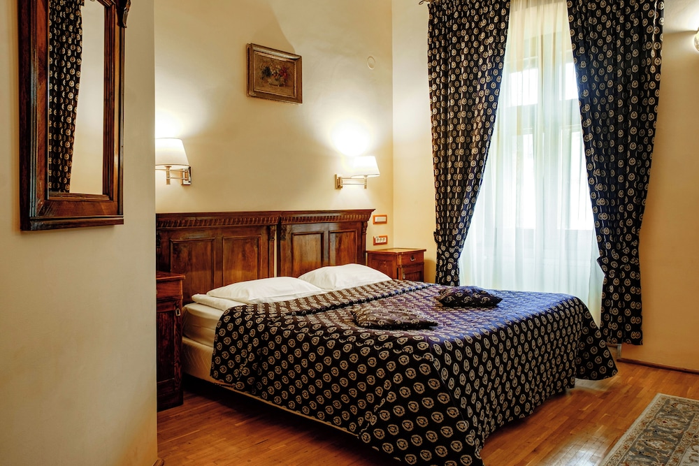Deluxe Double Room with view - Photo 7
