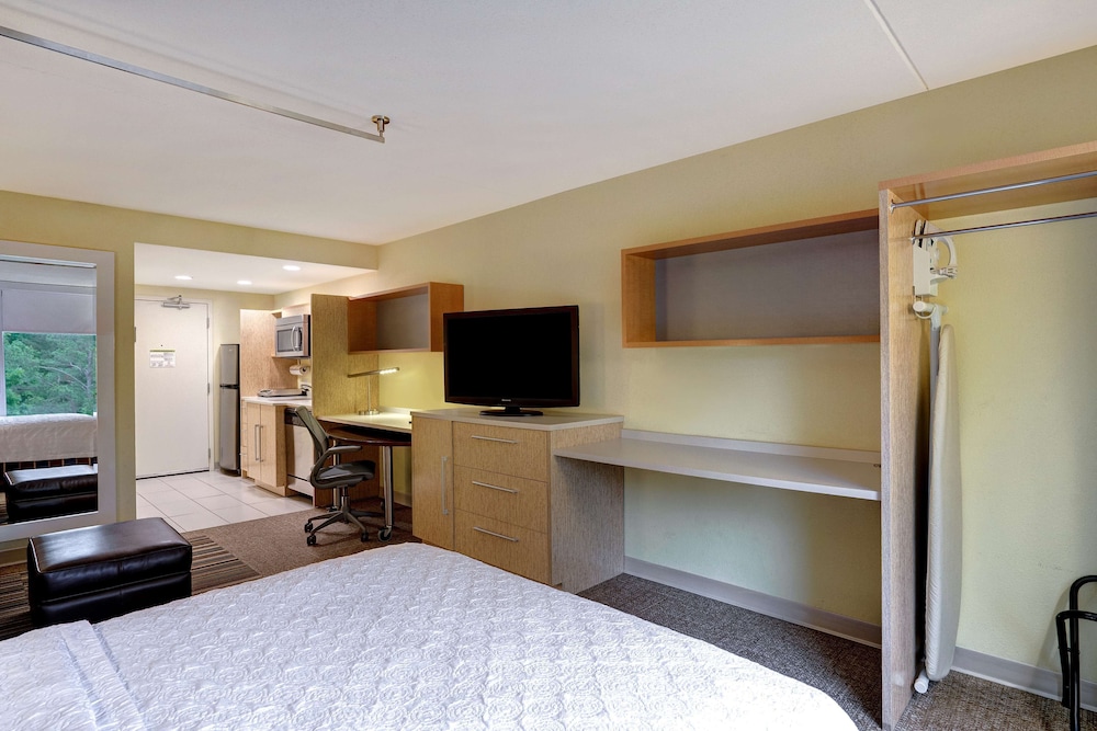 Studio, 1 Queen Bed photo 2