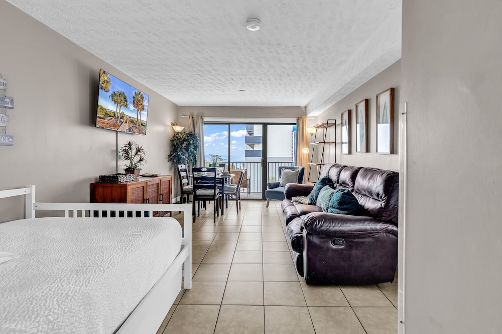 Signature Condo, 2 Bedrooms, Non Smoking, Partial Ocean View
