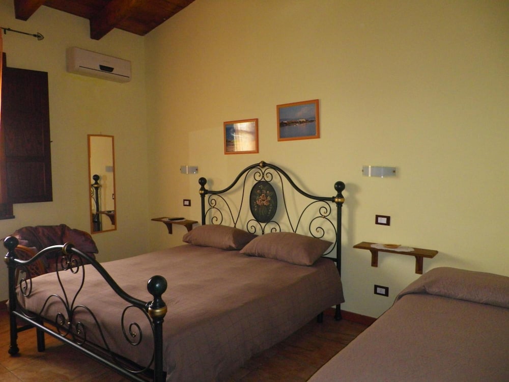 Standard Triple Room, Garden View photo 2