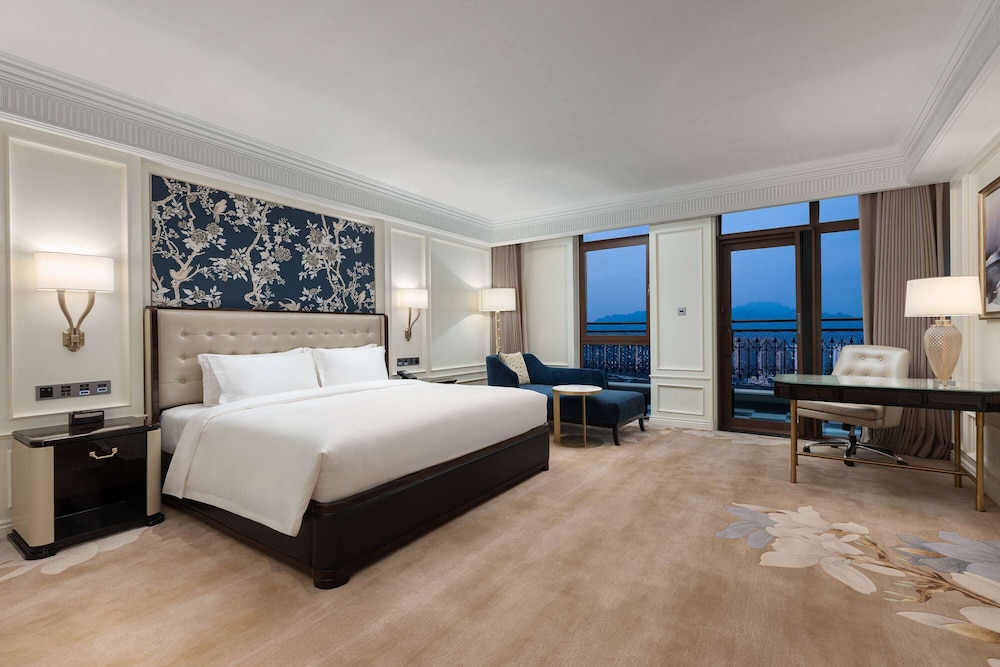 Premium Suite, 1 King Bed