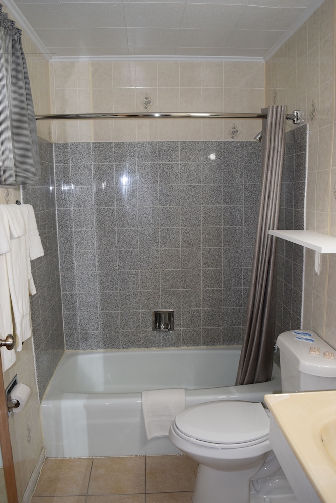 Standard Room, Non Smoking, Private Bathroom photo 3