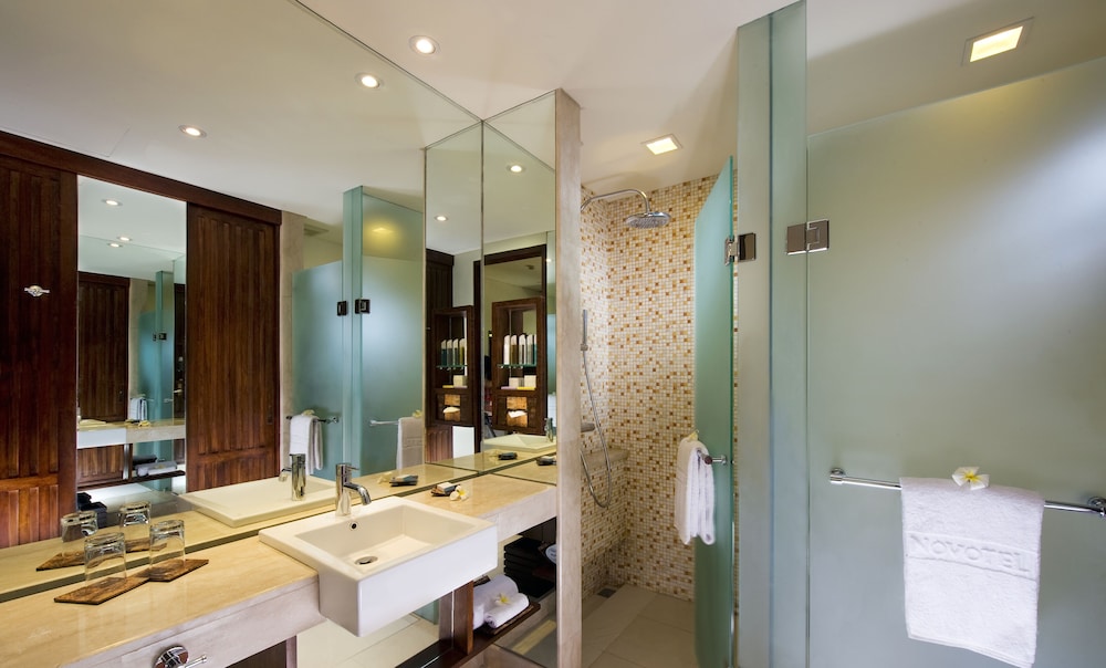 Deluxe Room, 1 King Bed (Garden Wing) - Photo 2