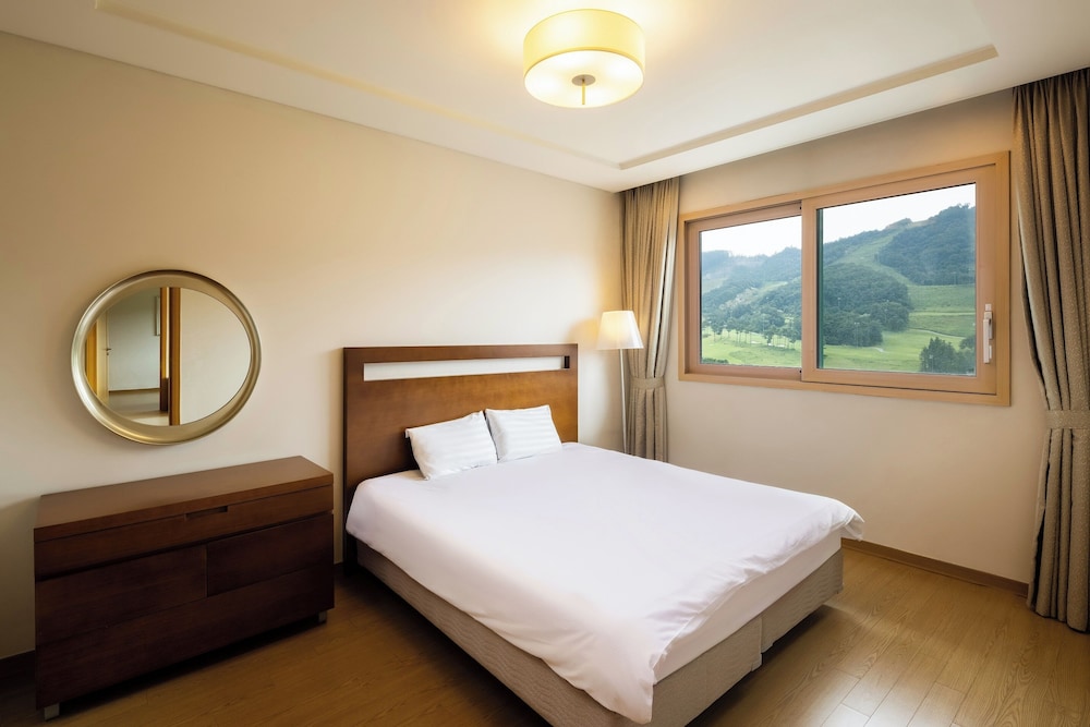 37PY Double Bed photo 1
