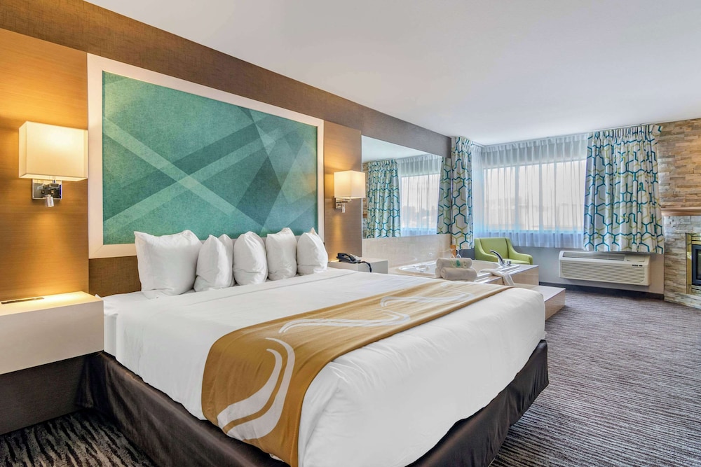 Standard Room, 1 King Bed with Jacuzzi, Non Smoking photo 1