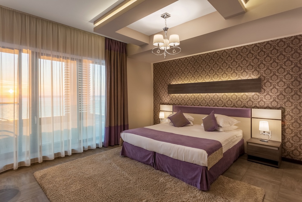 Superior Double Room, Jetted Tub, Lake View photo 3