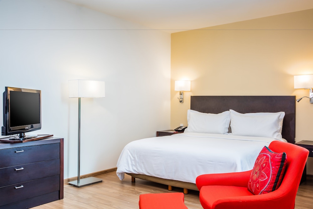 Superior Room, 1 King Bed - Photo 5