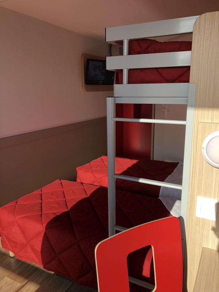 Standard Room, Multiple Beds (1 Double and 1 Single bed) - Photo 20